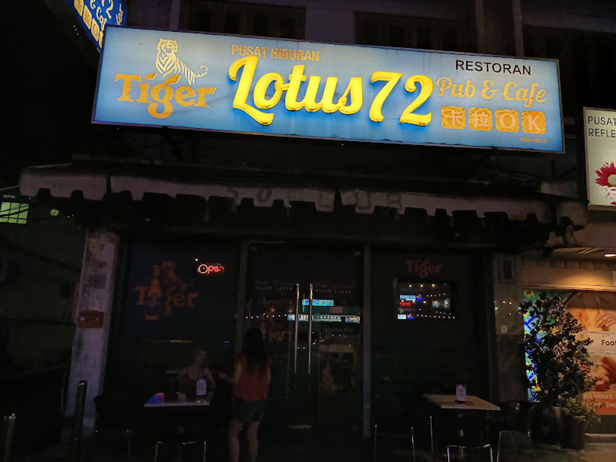 Lotus 72 Pub & Cafe