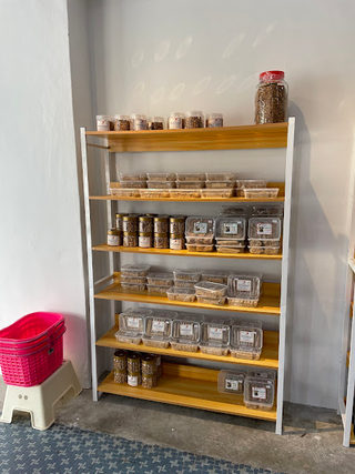 Uncle Lim Famous Traditional Handmade Kacang Tumbuk and Poh Piah Skin 2