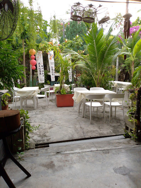 一家肉骨茶 Pallet garden cafe