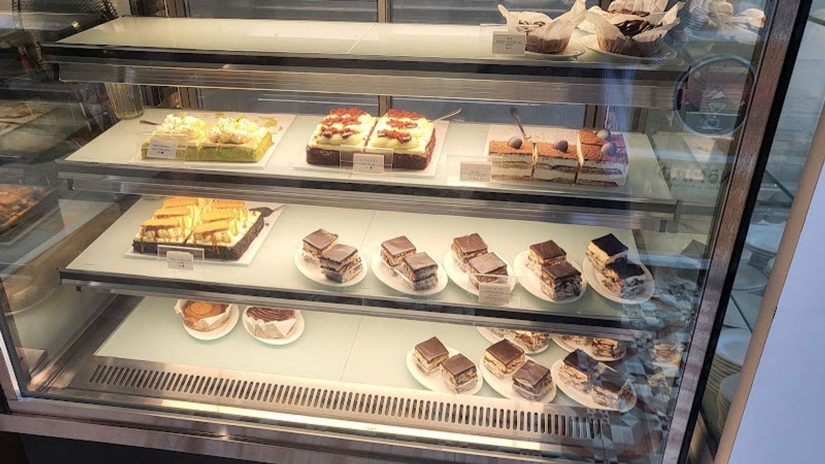 RUMAH LONTONG@IRVING ROAD