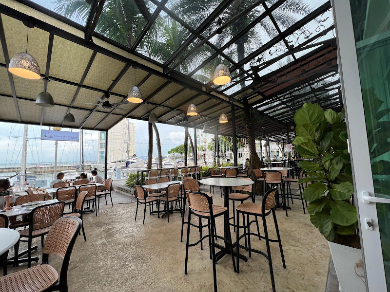 Oyster N Seafood Bar - by the Quay