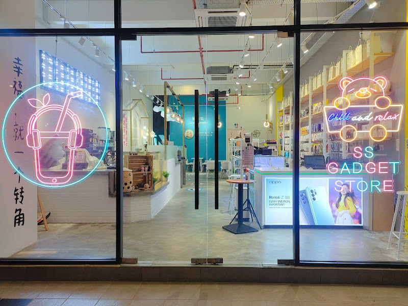 Love Corner 爱转角 + Gadget Store