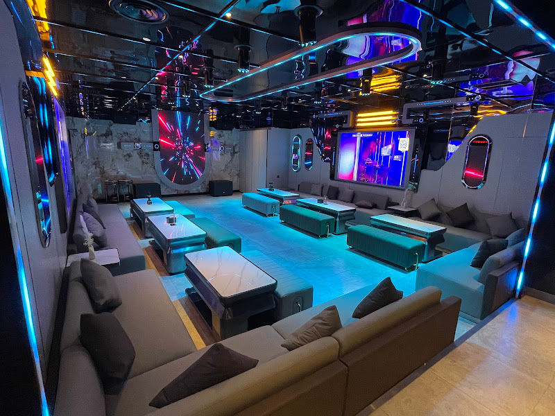 Red Box Karaoke 1st Avenue