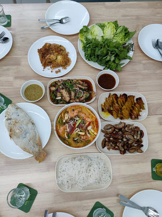 PUI THAI ZAAP Thai Restaurant 3