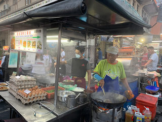 CHONG Charcoal Seafood Char Koay Teow 炭烧海鲜炒粿条 1
