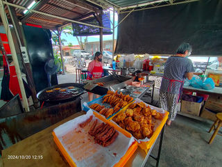 Tan Jetty Prawn Fritters & Loh Bak 2