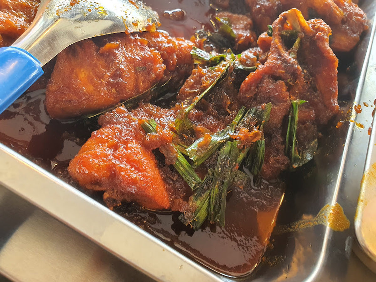 父子沙煲咖喱鱼头香辣饭 Father and Son Claypot Curry Fish Head