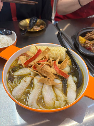 昂锅锅 (黄焖鸡砂锅，骨汤米线）Ang Guo Guo Chinese Fast Food 2