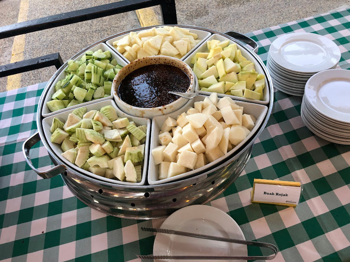 Gaya's Beach Side Bar & Restaurant