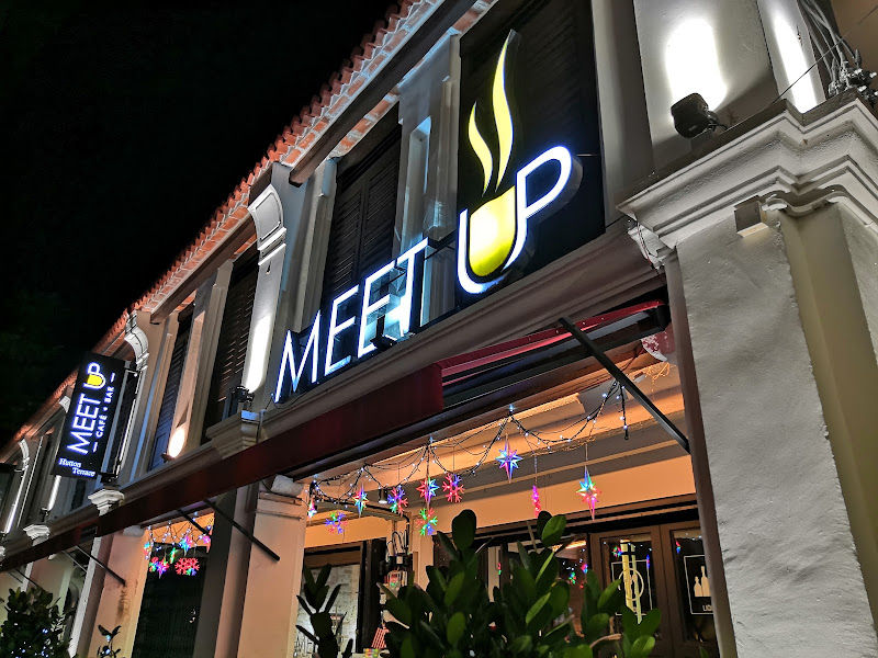 Meet Up Cafe & Bar