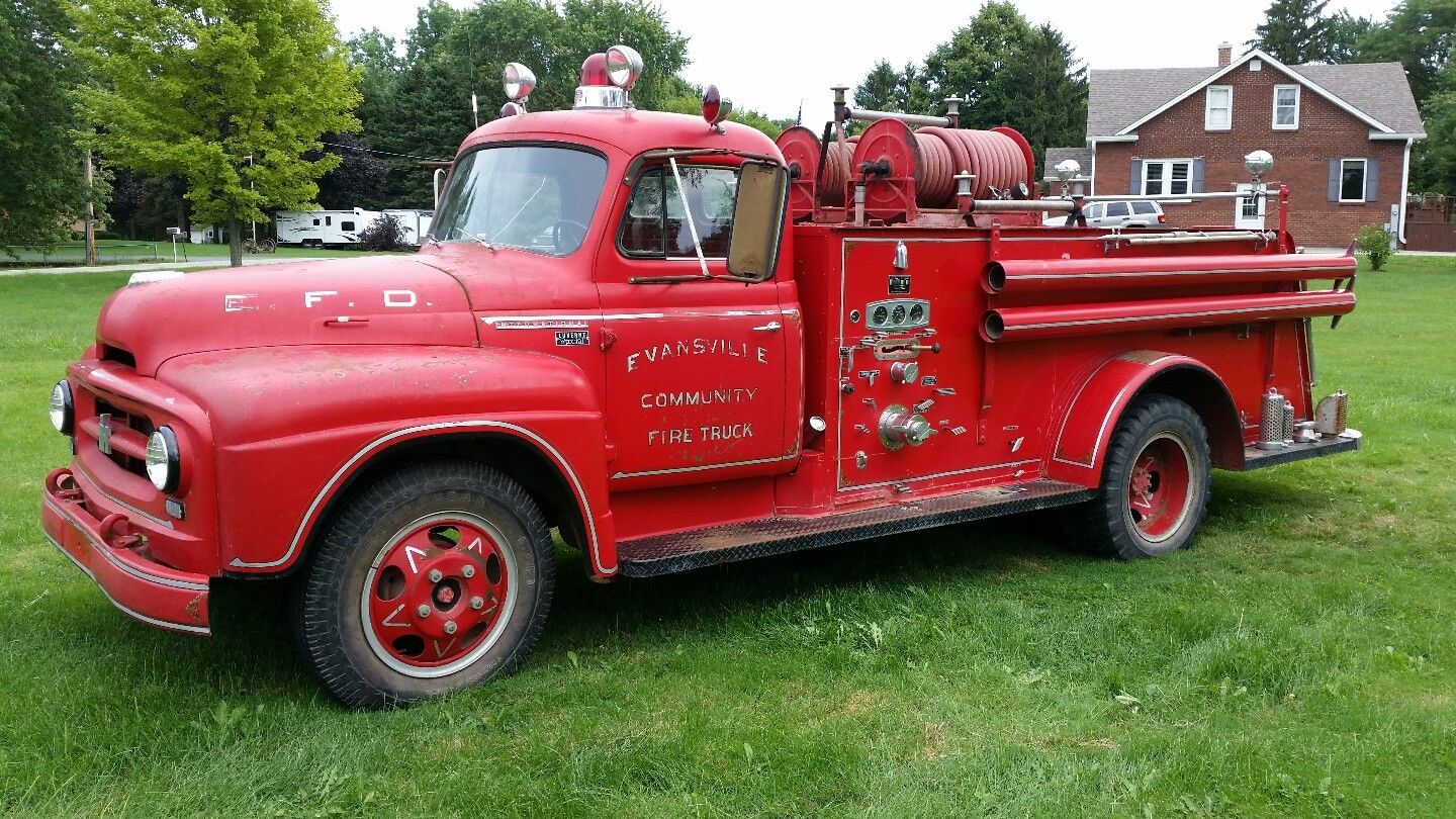 Fire truck 1955 International Harvester vintage truck @ Vintage trucks