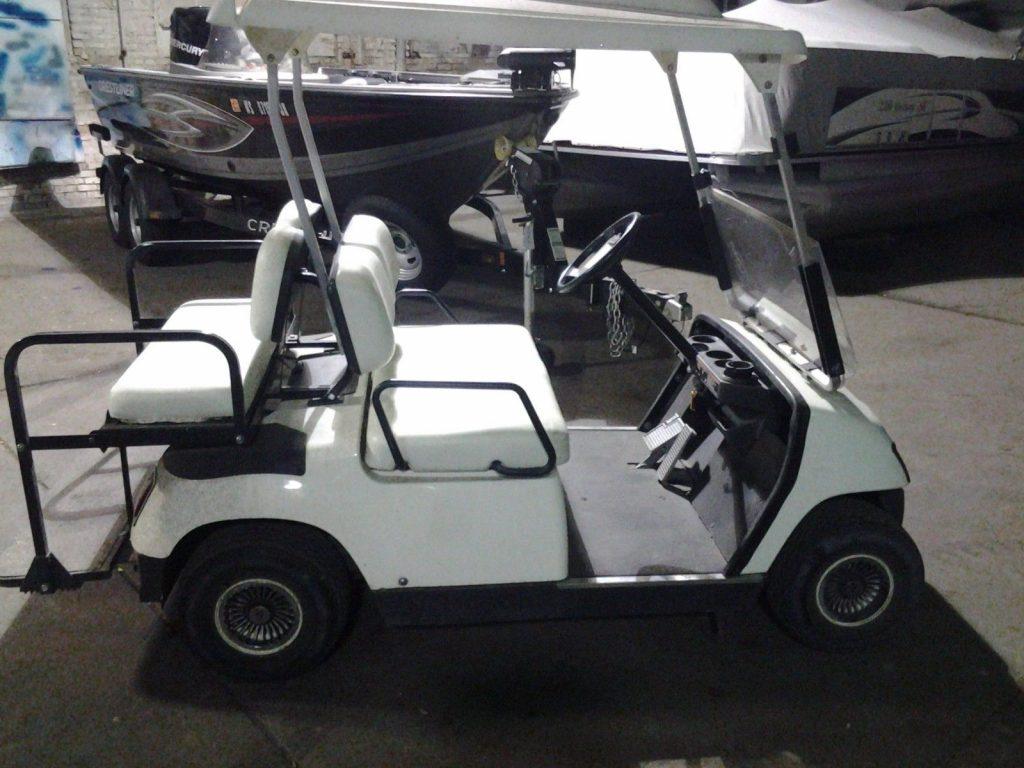 great shape 2004 Yamaha golf cart