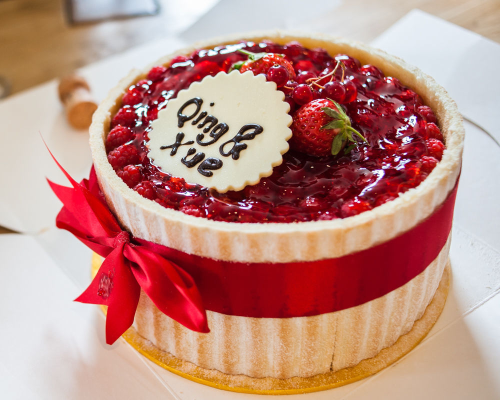 Bride and Groom cake, Sheffield wedding photographer, Chinese wedding
