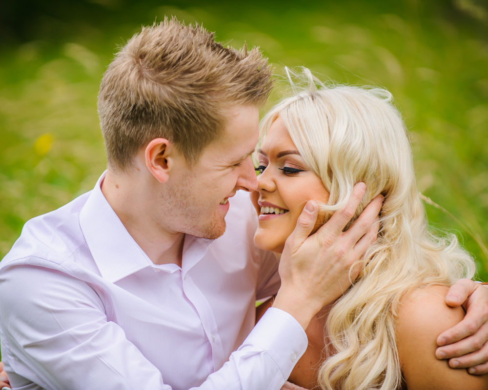 Intimate moment, pre-wedding photos, Sheffield Botanical Gardens