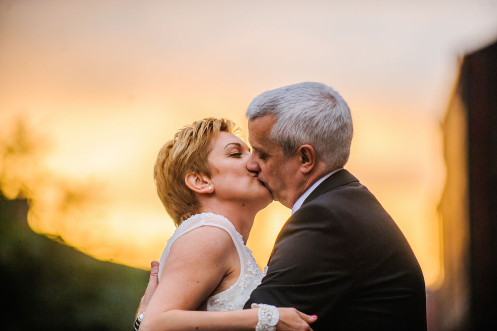 Kisses at sunset, Chimney House, Sheffield wedding photographers
