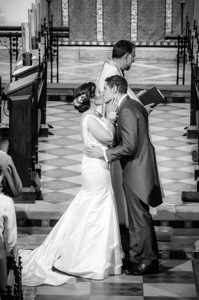 First kiss, Sheffield wedding photographers