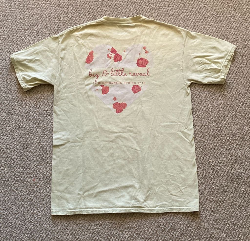 White Big & Little reveal T-shirt with a pink floral heart and coordinated role lettering.