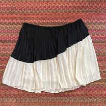 BANANA REPUBLIC BLACK & WHITE PLEATED BUSINESS WORK CHURCH SKIRT