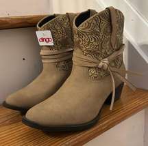 Dingo Valerie tan ankle cowboy boots size 8.5 new NWT