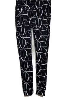 Satva Black & White geometric shapes leggings