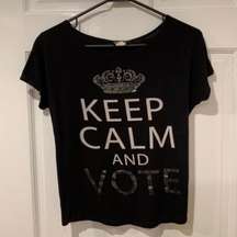 “Keep Calm And Vote” Short Sleeve Graphic Top in Black/Metallic Size XS