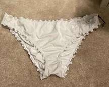 White scrunched bikini bottoms shade and shore NWOT