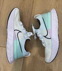 Infinity React Run Flyknit