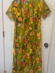 Vintage Handmade “Mrs Roper” dress size medium