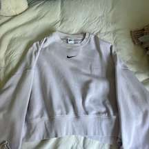 Cropped Nike crew neck