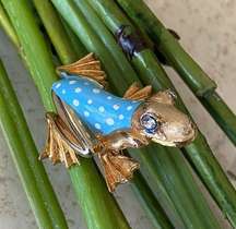 Vintage Oleg Cassini Small Enamel Frog Brooch