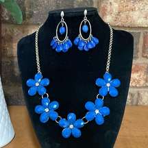 Vintage Blue flower rhinestone accent necklace with matching earrings