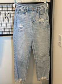 American Eagle highest rise 90s boyfriend light wash jeans — size 4