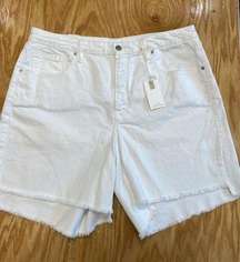 Good American Shorts Women's 16 White Denim Regular Fit Freyed Hem 5-Pockets B62