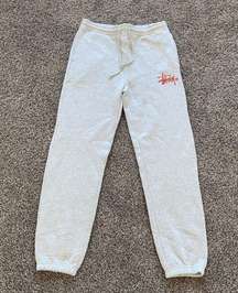 STUSSY LOGO SWEATPANTS IN HEATHER GREY - SZ SMALL