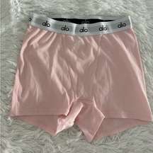 Alo yoga pink ribbed boy shorts Xs
