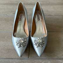 Badgley Mischka Silver Metallic Leather Crystal Embellished Heels Size: 8