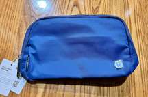 Everywhere Belt Bag pitch Blue 1L Brand New