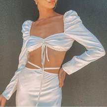 Jagger & Stone Schiffer Ivory White Satin Cinched Bust Long Sleeve Crop Top 10