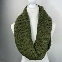 Frenchi Infinity Green Chunky Knit Scarf