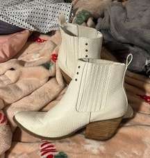 White booties size 8 great condition!!