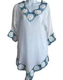 Women’s Blouse V-Neck 3/4 Sleeve Daisy Applique' Crochet Trim White Pullover