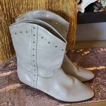 Vintage Dingo western boots. Condition in pics. Some wear on back of heel sz.8.5