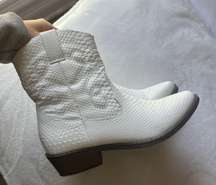 white cowgirl boots 