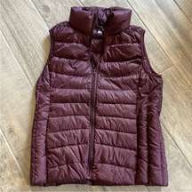 UniQlo Burgundy Vest Size Small