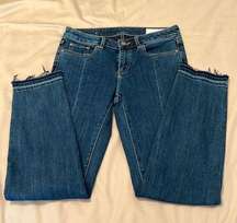 Vince Camuto sz27/4 raw hem stretchy jeans w/seam down front legs EUC