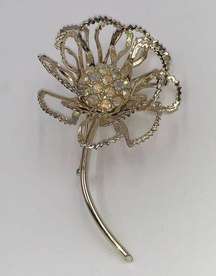 Sarah Coventry Flower Petal Floral Brooch Sparkly