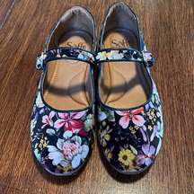 Sofft Kacey Black Floral Velvet Flats Mary Jane’s size 8 / 39.