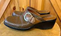 Artisan by Clarks Women's Brown Leather Slip On Clogs Shoes Sz 6