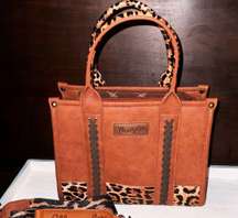 CONCEAL CARRY WHIPSTITCH PATCHWORK LEOPARD TOTE