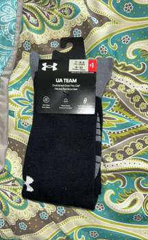 Black UA socks 